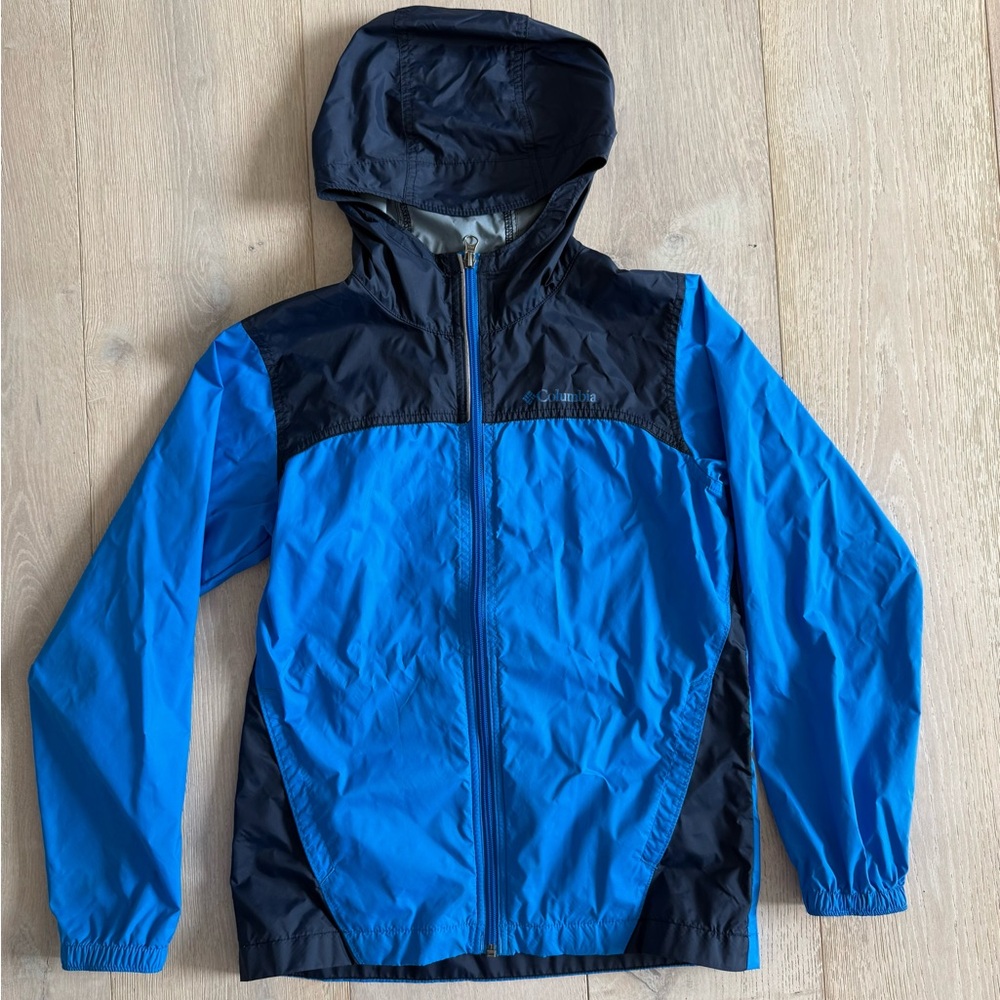COLUMBIA Glennaker boys zip up rain jacket.
Boys medium(10-12)
